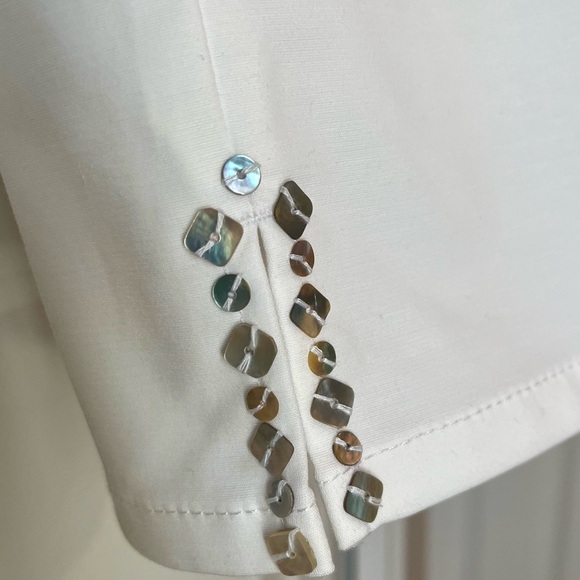 Ruby Rd. White Capris - Picture 3 of 6